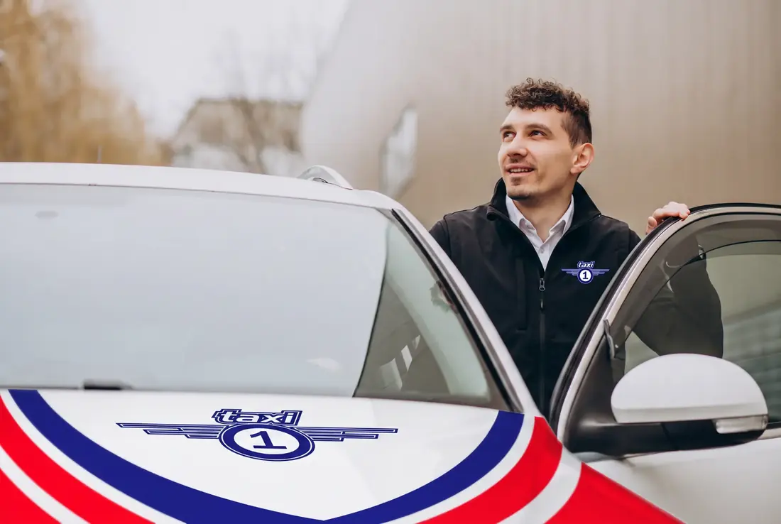 Taxi 1-sjåfør klar for oppdrag